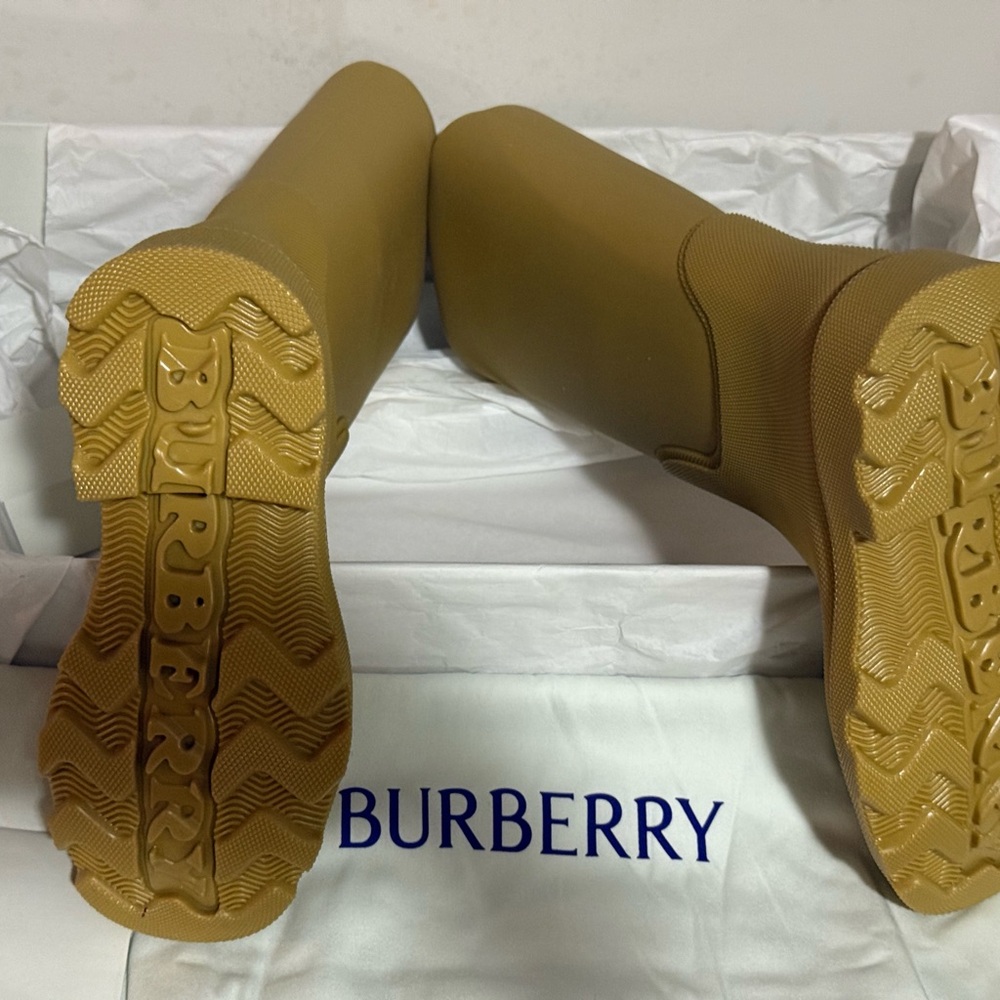Burberry 
Marsh slip-on rain boots